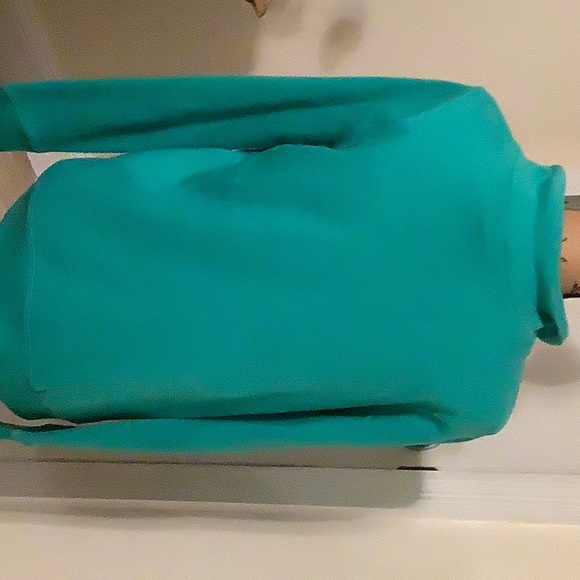 Female’s medium green sweatshirt. NWOT. - Picture 3 of 11